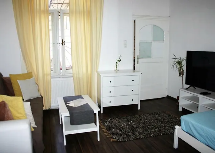 Gazde/Camere de închiriat Honey
