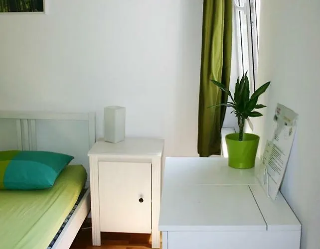 Gazde/Camere de închiriat Honey *